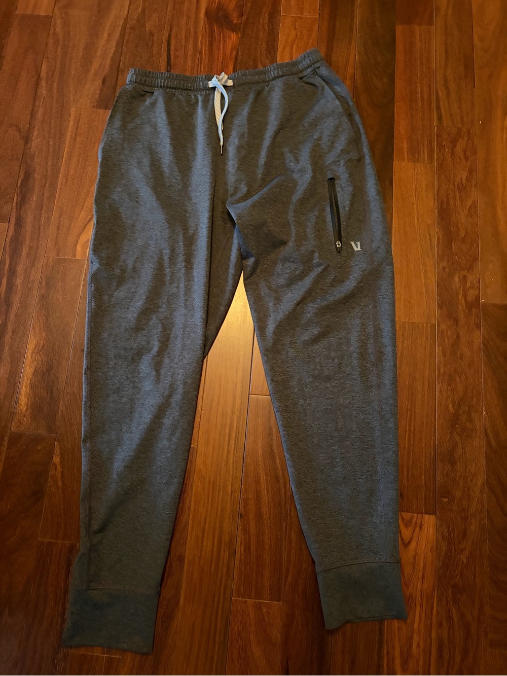Vuori Men's Sunday Performance Jogger Pants - size Medium - Charcoal Heather